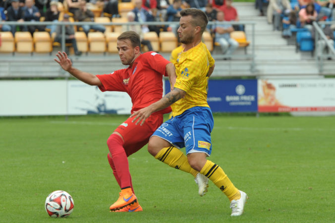 Der Balzner Goalgetter Lüchinger dürfte gegen Thalwil gefragt sein. Hier eine Szene aus dem Spiel gegen Locarno. Bild: Jürgen Posch. 
