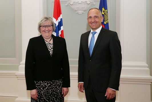 Norwegische-europaministerin-zu-besuch-in-vaduz[Adrian Hasler am 14.4.2016]
