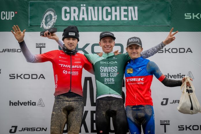 Romano Püntener und Felix Sprenger freuen sich über Rang zwei und drei in der Gesamtwertung des Swiss Bike Cup. Bild-Armin M. Küstenbrück